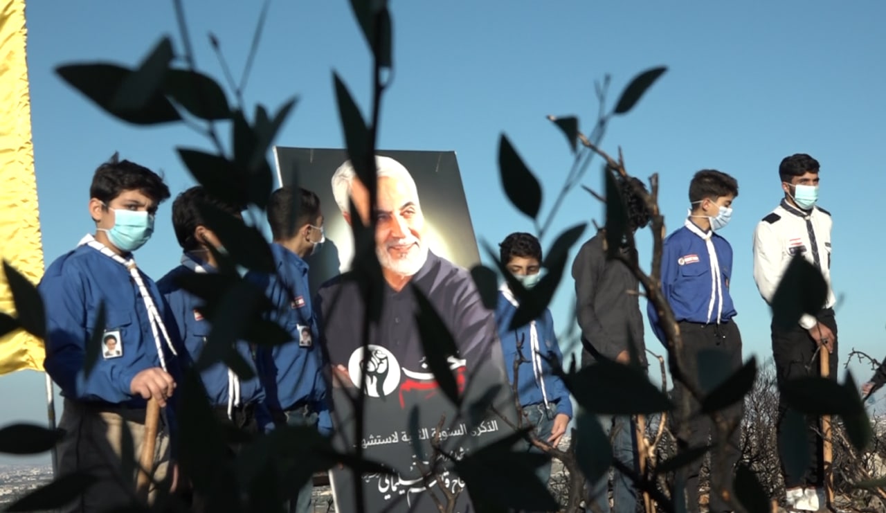 حملة تشجير في الأراضي التي احترقت
